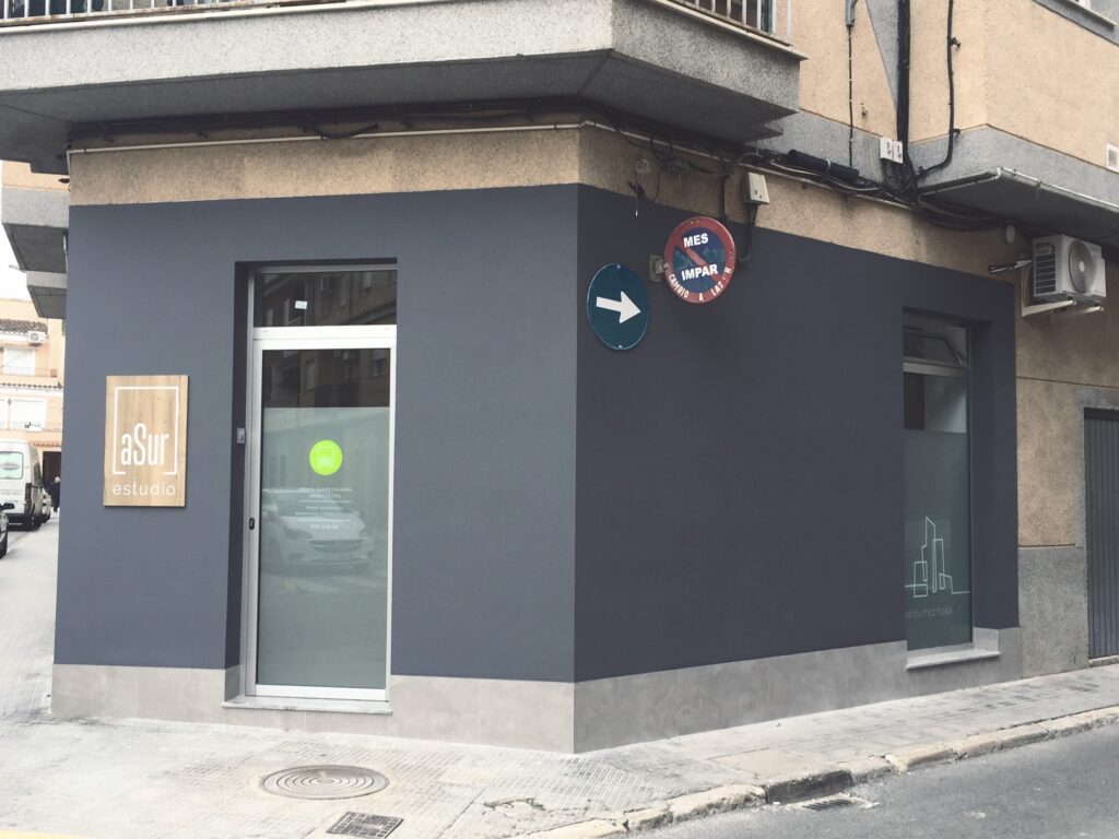 Fachada del estudio aSur en la calle Marià Benlliure 54 de Carcaixent